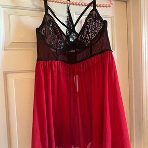Torrid size 2 Black and Red Lace Detail Chemise